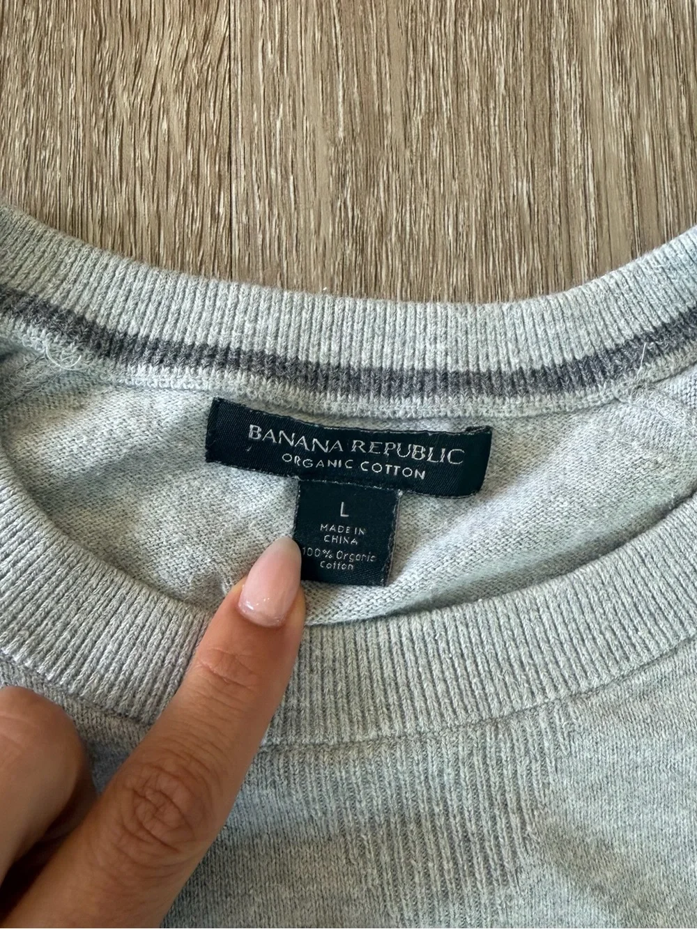 Banana Republic Light Heather Gray Crewneck Sweater size LG
